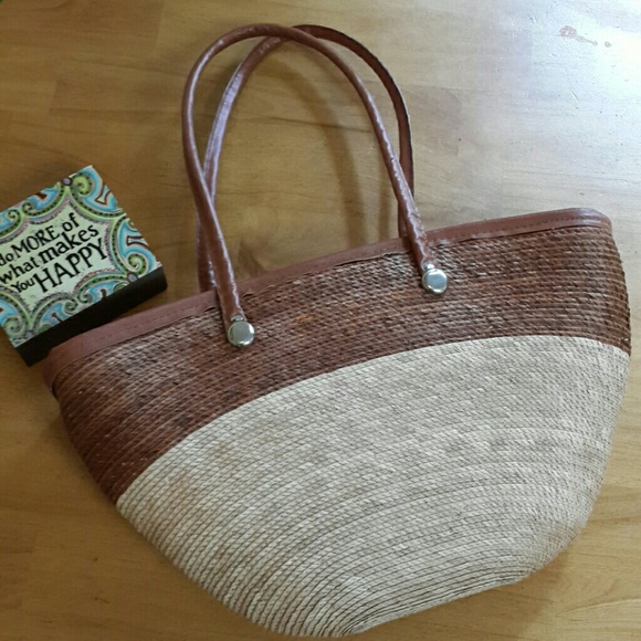 Straw Floral Purse - Picture 3 of 7